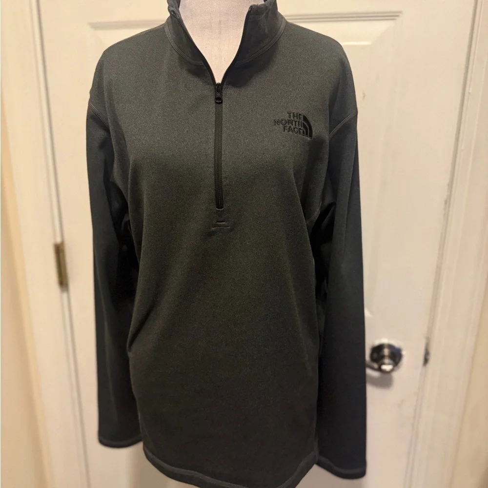 The North Face Black Quarter-Zip Pullover unisex